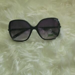 Elegant Black Sunglasses